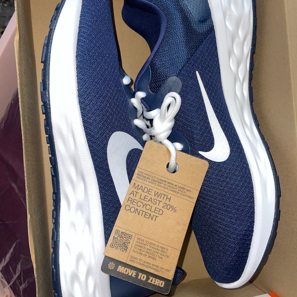 Nike Navy and White Running Shoes size 9 NEW